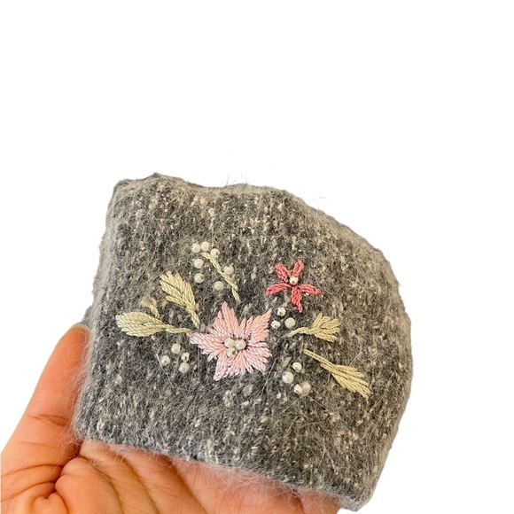 Dressbarn Button up Sweater Silk Angora cardigan, size L Beaded Embroidered Gray - Picture 6 of 11